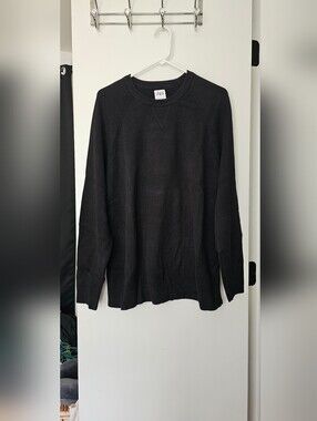 ZARA Men’s Black Crewneck Sweater